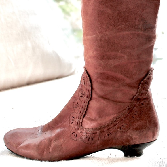 One of 2 Vintage Rose Leather Boots. - Picture 2 of 5